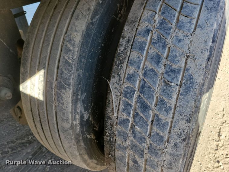 image for item DL7755 2006 Utility 3000R  refrigerated van trailer