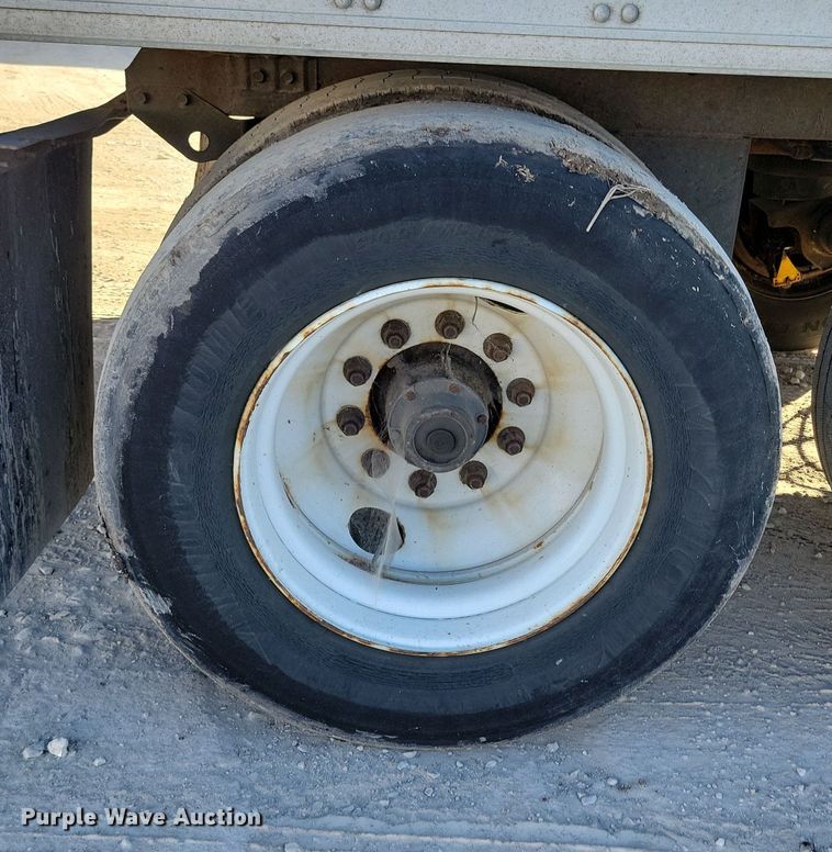 image for item DL7755 2006 Utility 3000R  refrigerated van trailer