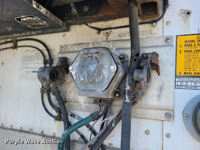 image for item DL7756 2005 Utility 3000R  refrigerated van trailer