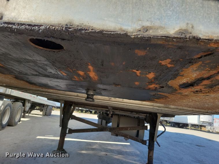 image for item DL7756 2005 Utility 3000R  refrigerated van trailer