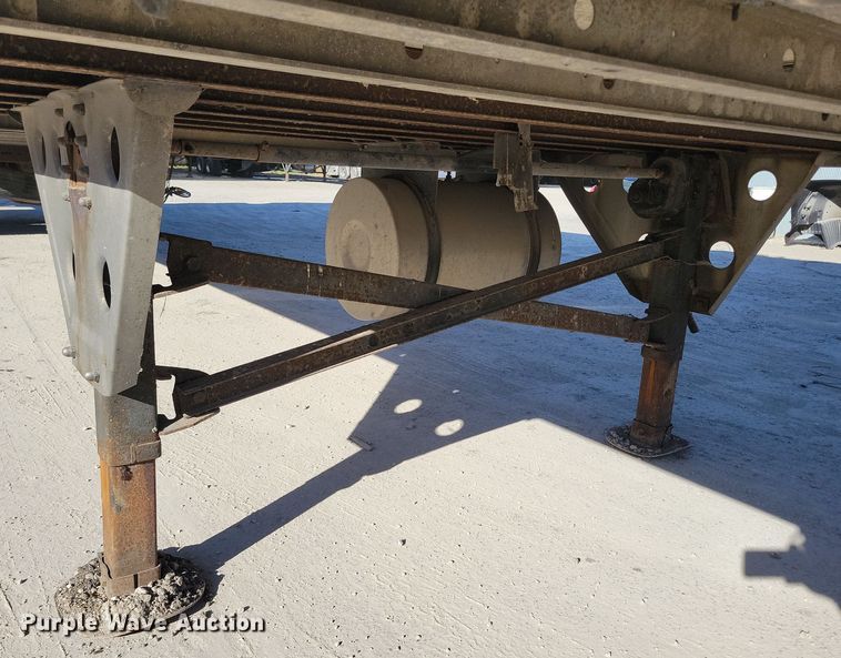 image for item DL7756 2005 Utility 3000R  refrigerated van trailer