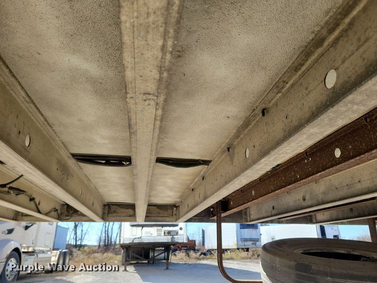 image for item DL7756 2005 Utility 3000R  refrigerated van trailer