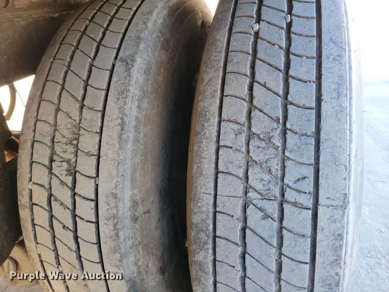 image for item DL7756 2005 Utility 3000R  refrigerated van trailer