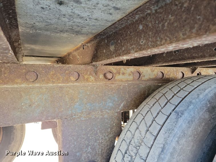 image for item DL7756 2005 Utility 3000R  refrigerated van trailer