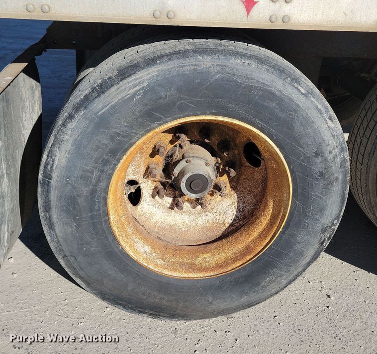 image for item DL7756 2005 Utility 3000R  refrigerated van trailer