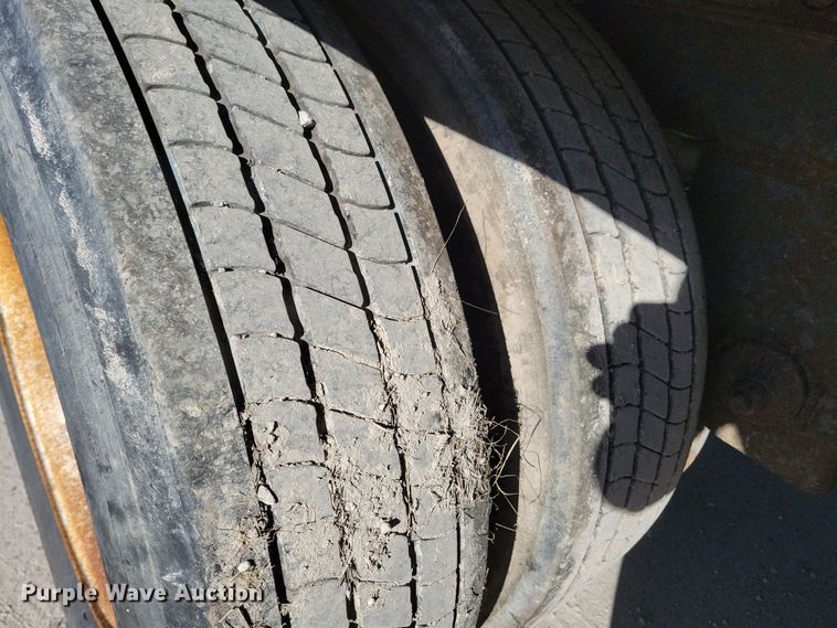 image for item DL7756 2005 Utility 3000R  refrigerated van trailer