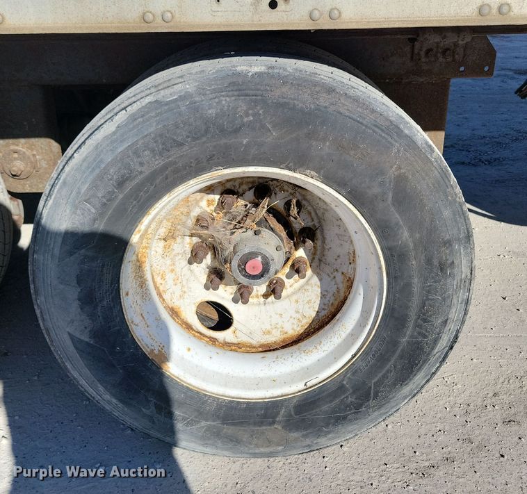 image for item DL7756 2005 Utility 3000R  refrigerated van trailer