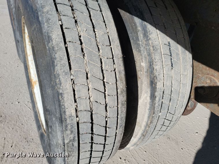 image for item DL7756 2005 Utility 3000R  refrigerated van trailer