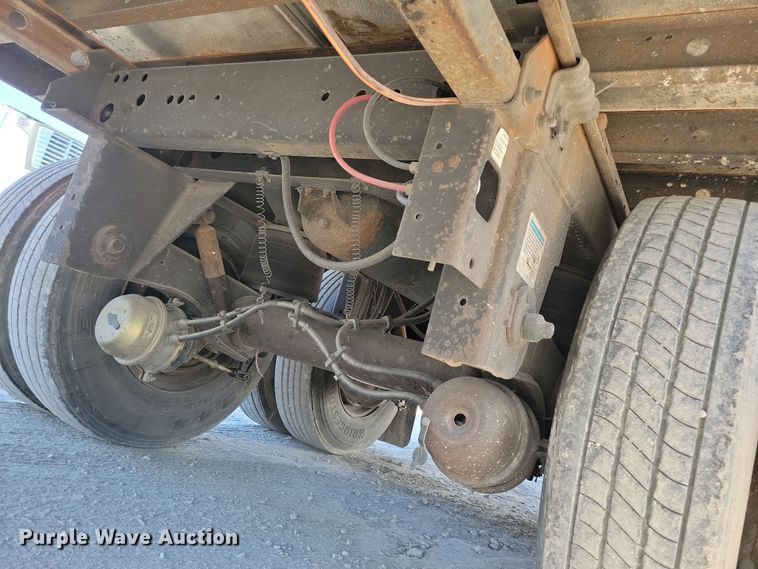 image for item DL7757 2008 Utility 3000R  refrigerated van trailer