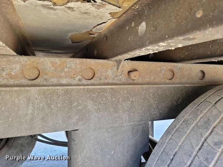 image for item DL7757 2008 Utility 3000R  refrigerated van trailer