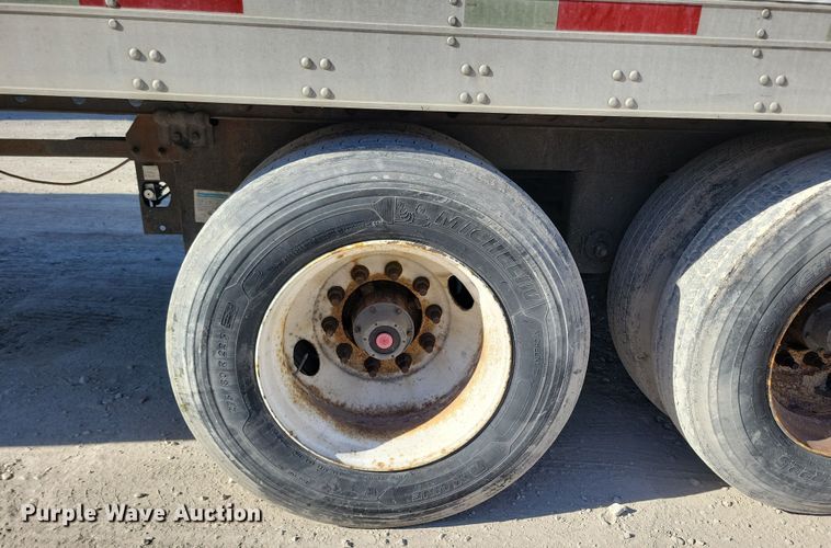 image for item DL7757 2008 Utility 3000R  refrigerated van trailer