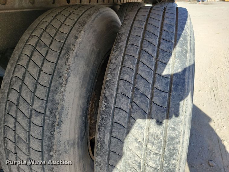 image for item DL7757 2008 Utility 3000R  refrigerated van trailer