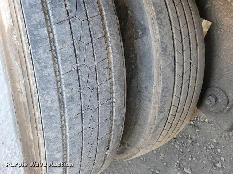 image for item DL7757 2008 Utility 3000R  refrigerated van trailer