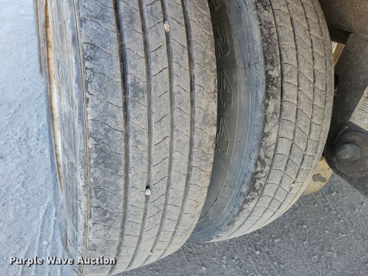 image for item DL7757 2008 Utility 3000R  refrigerated van trailer