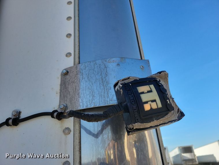 image for item DL7758 2006 Utility 3000R  refrigerated van trailer