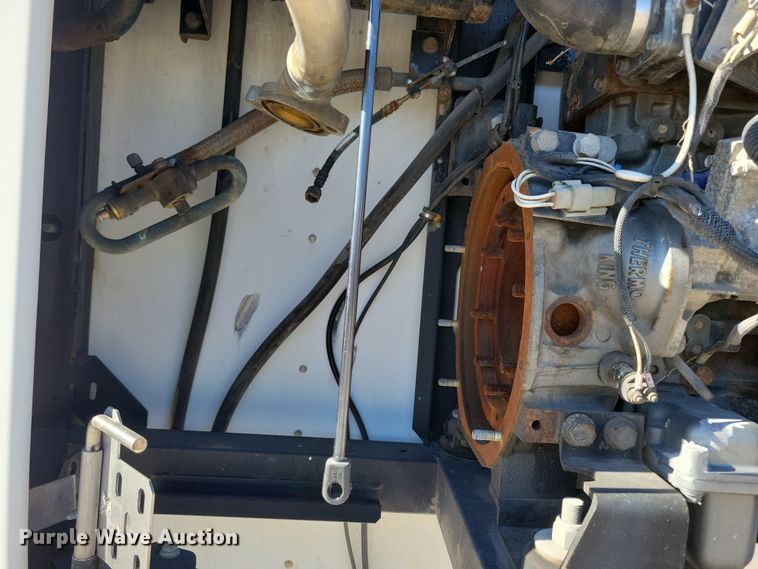 image for item DL7758 2006 Utility 3000R  refrigerated van trailer