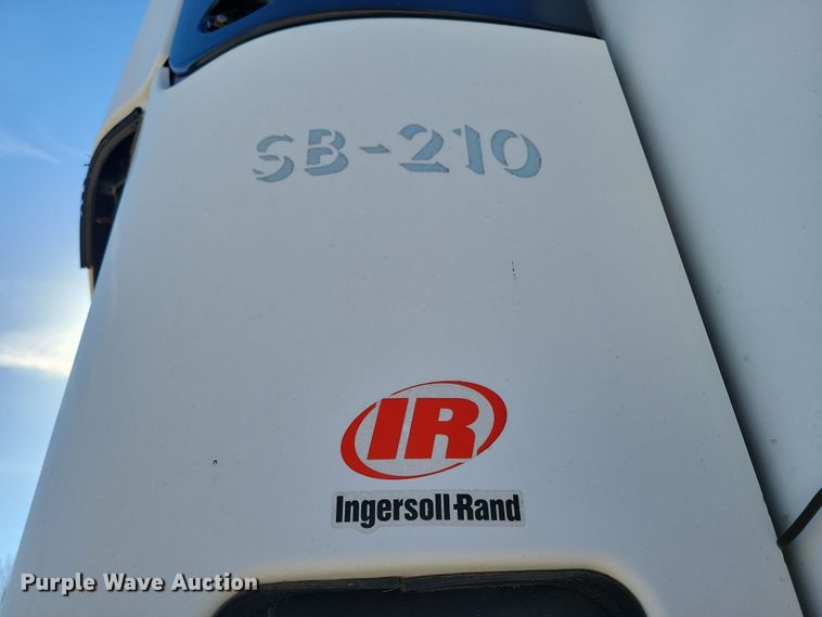 image for item DL7758 2006 Utility 3000R  refrigerated van trailer