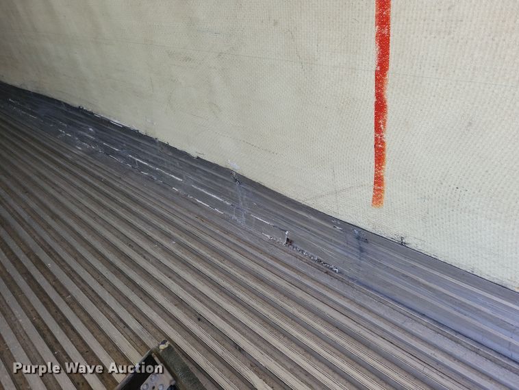 image for item DL7758 2006 Utility 3000R  refrigerated van trailer