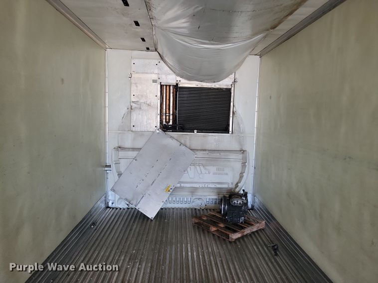 image for item DL7758 2006 Utility 3000R  refrigerated van trailer