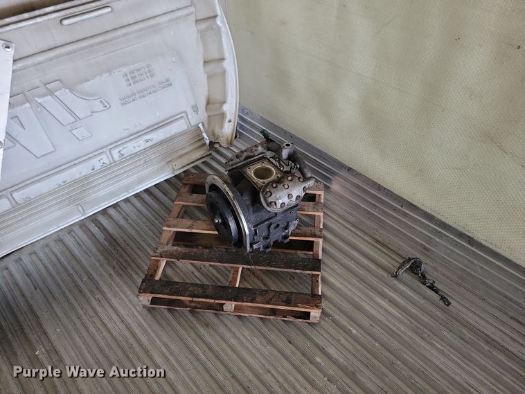 image for item DL7758 2006 Utility 3000R  refrigerated van trailer