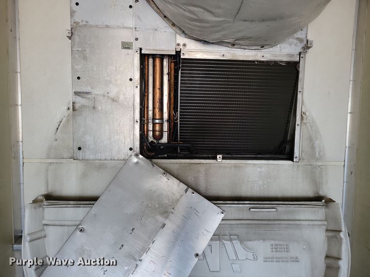 image for item DL7758 2006 Utility 3000R  refrigerated van trailer