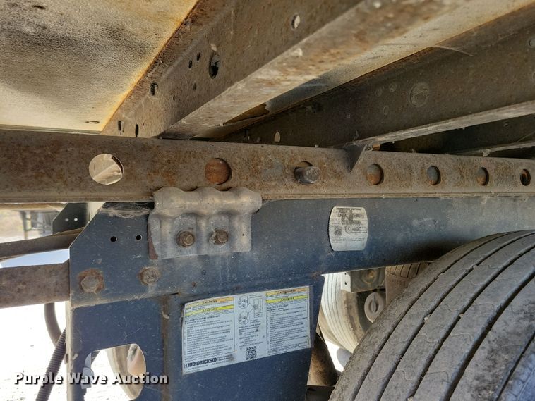 image for item DL7758 2006 Utility 3000R  refrigerated van trailer