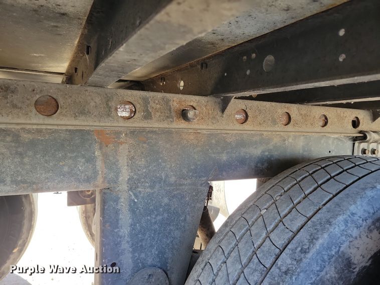 image for item DL7758 2006 Utility 3000R  refrigerated van trailer