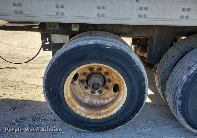 image for item DL7758 2006 Utility 3000R  refrigerated van trailer