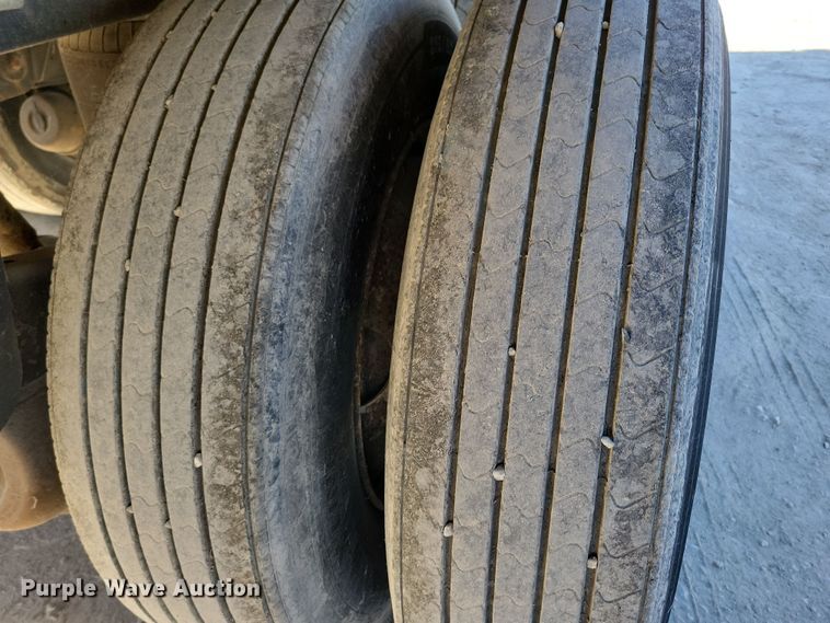 image for item DL7758 2006 Utility 3000R  refrigerated van trailer