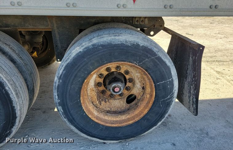 image for item DL7758 2006 Utility 3000R  refrigerated van trailer