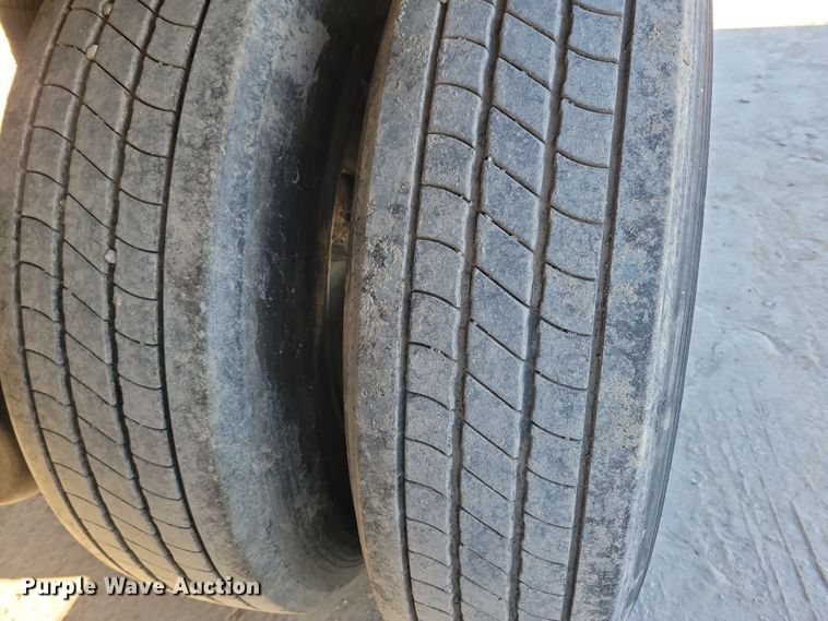 image for item DL7758 2006 Utility 3000R  refrigerated van trailer