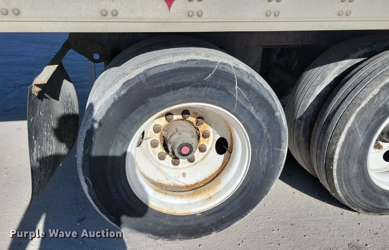 image for item DL7758 2006 Utility 3000R  refrigerated van trailer