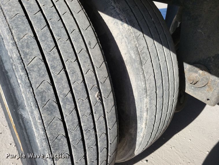 image for item DL7758 2006 Utility 3000R  refrigerated van trailer