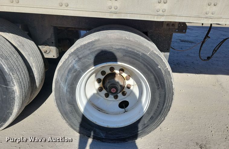 image for item DL7758 2006 Utility 3000R  refrigerated van trailer