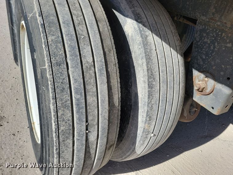 image for item DL7758 2006 Utility 3000R  refrigerated van trailer