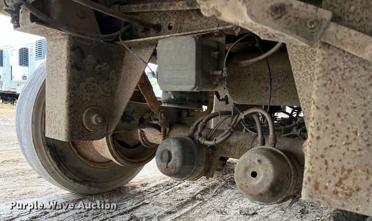 image for item DL7759 1999 Utility Trailer MFG  refrigerated van trailer