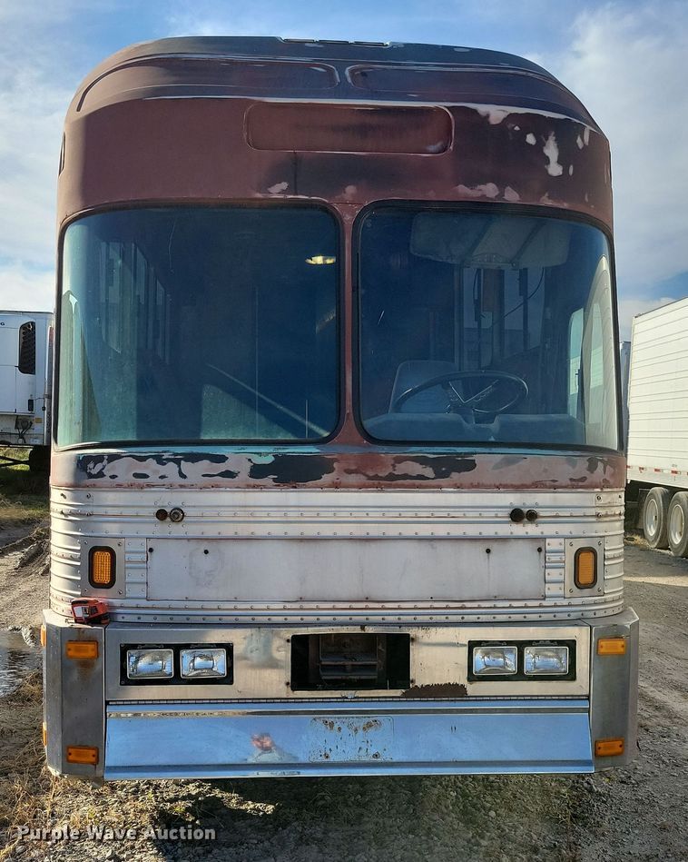 image for item DL7760 1971 Silver Eagle  bus