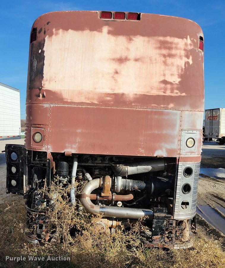 image for item DL7760 1971 Silver Eagle  bus