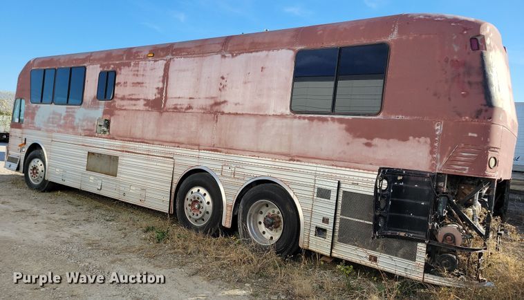 image for item DL7760 1971 Silver Eagle  bus