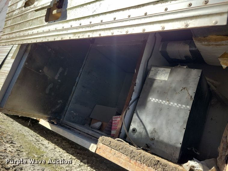 image for item DL7760 1971 Silver Eagle  bus