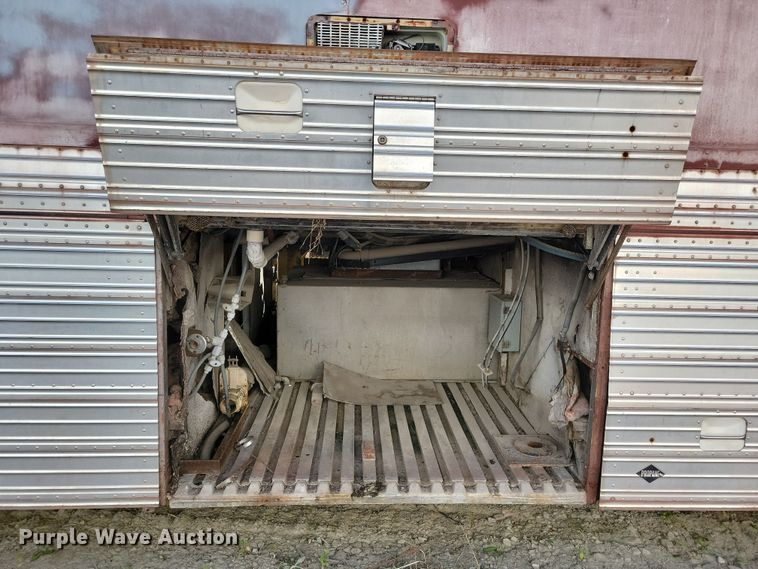 image for item DL7760 1971 Silver Eagle  bus