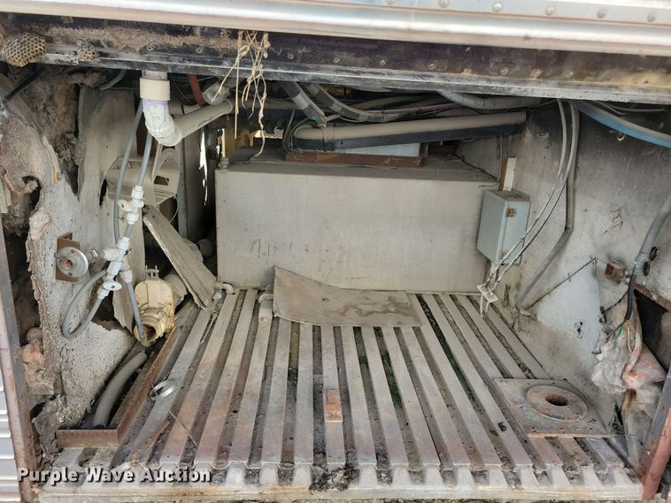 image for item DL7760 1971 Silver Eagle  bus