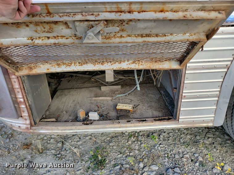 image for item DL7760 1971 Silver Eagle  bus