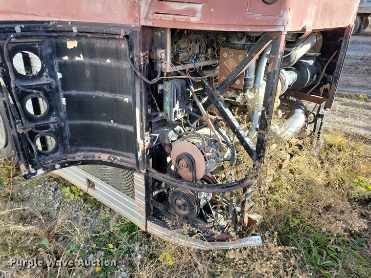 image for item DL7760 1971 Silver Eagle  bus