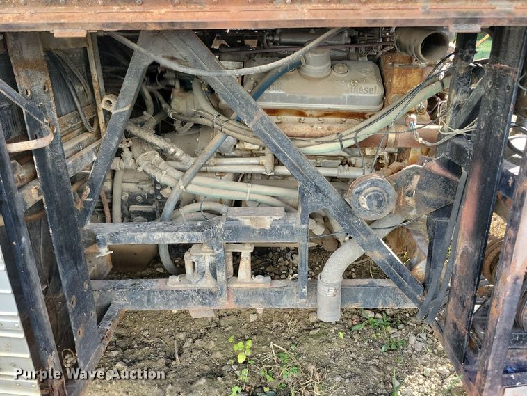 image for item DL7760 1971 Silver Eagle  bus