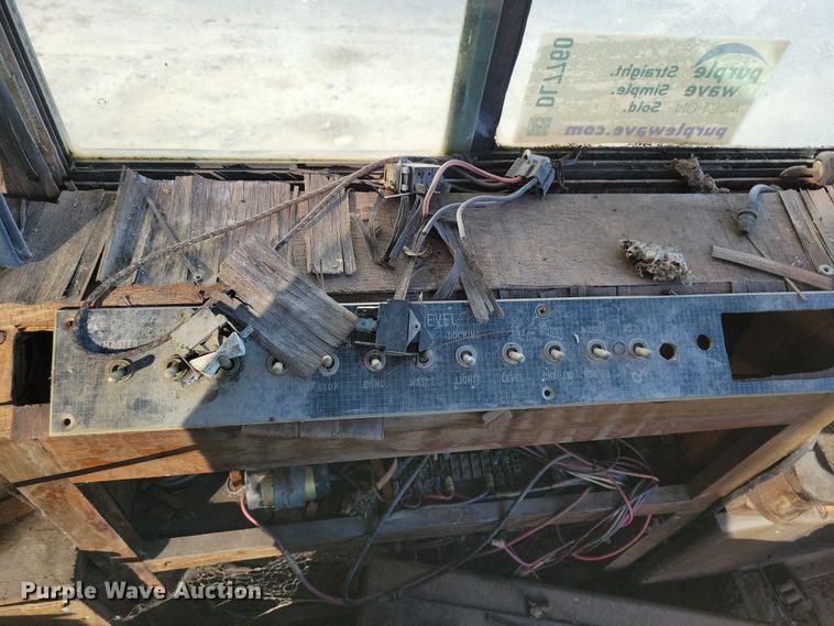 image for item DL7760 1971 Silver Eagle  bus