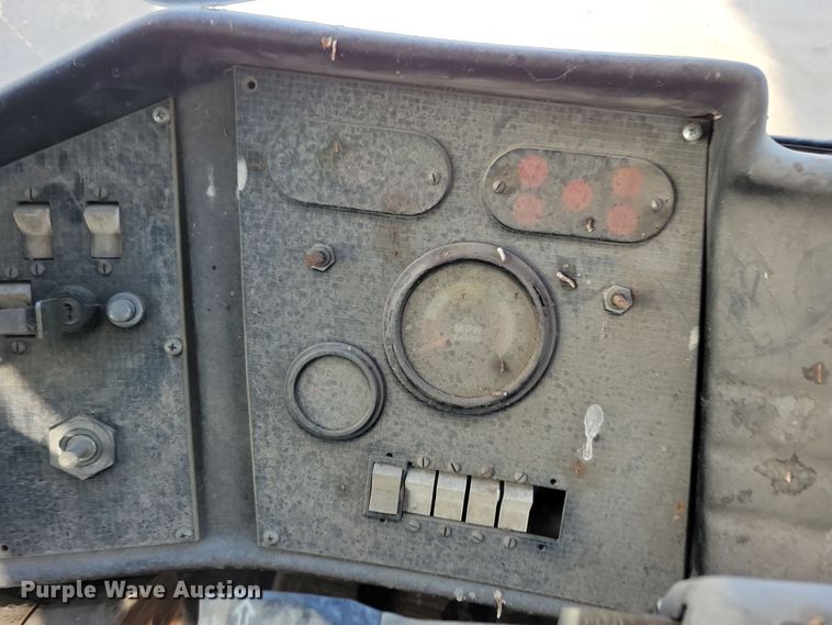 image for item DL7760 1971 Silver Eagle  bus