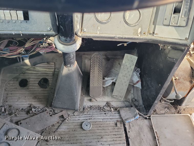 image for item DL7760 1971 Silver Eagle  bus