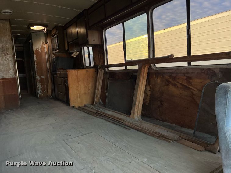 image for item DL7760 1971 Silver Eagle  bus