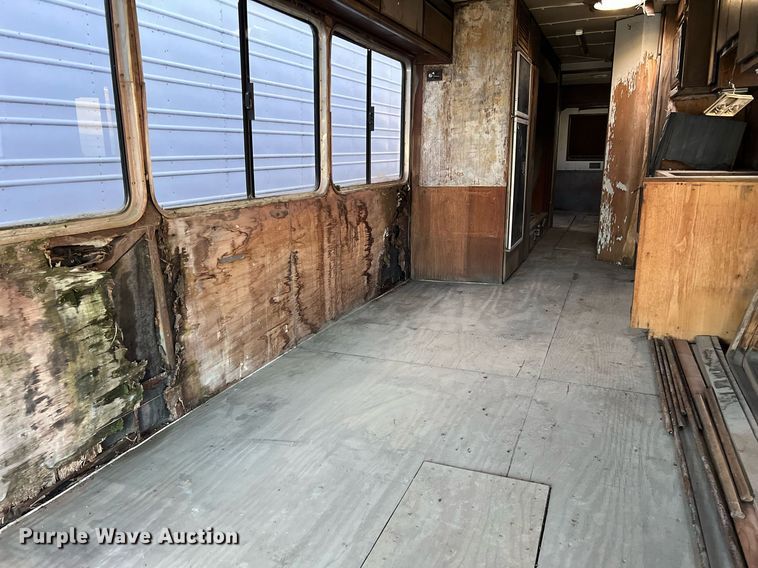 image for item DL7760 1971 Silver Eagle  bus